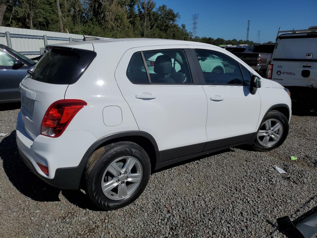 VIN 3GNCJKSB9LL139143 2020 CHEVROLET TRAX no.3