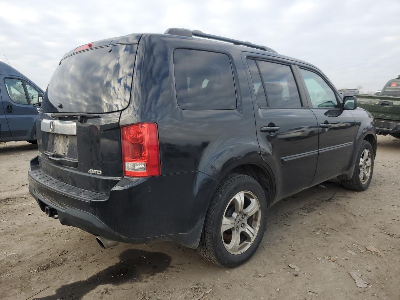 VIN 5FNYF4H65DB060557 2013 HONDA PILOT no.3