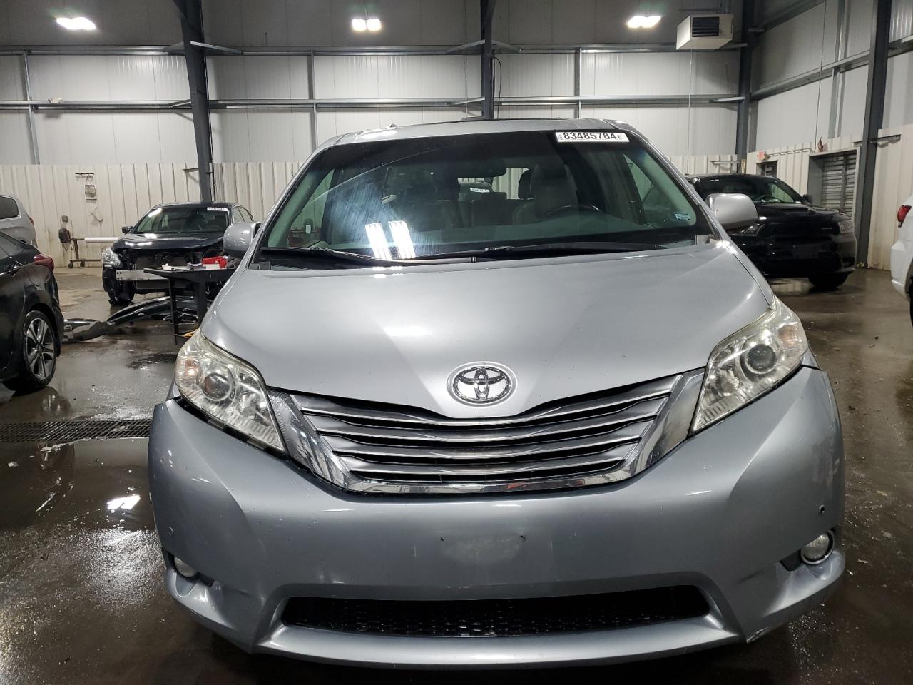 2011 Toyota Sienna - Image 5
