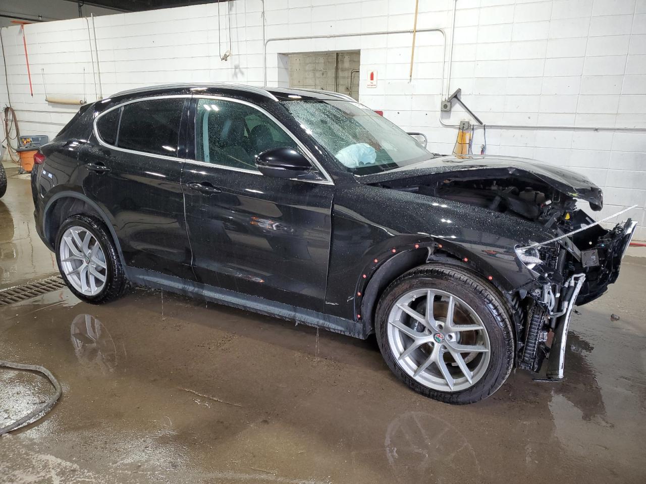 2018 Alfa Romeo Stelvio - Image 4