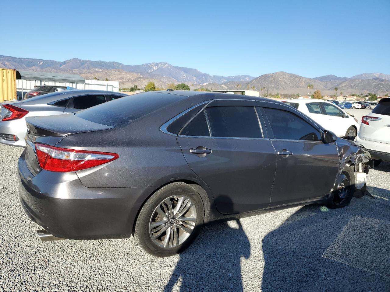 VIN 4T1BF1FK7GU216982 2016 TOYOTA CAMRY no.3