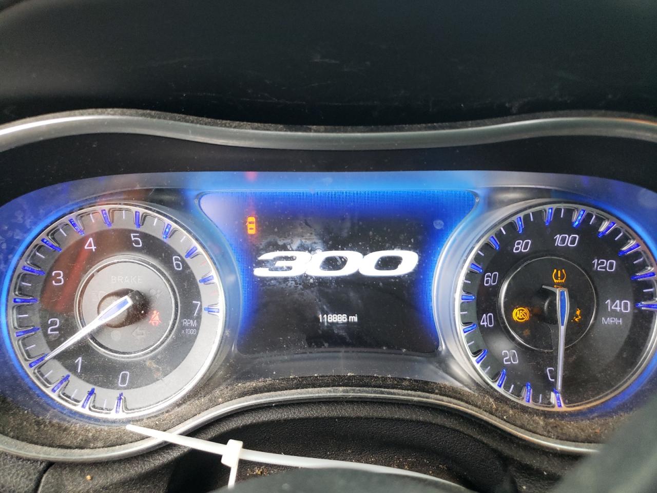 2019 Chrysler 300 - Image 9