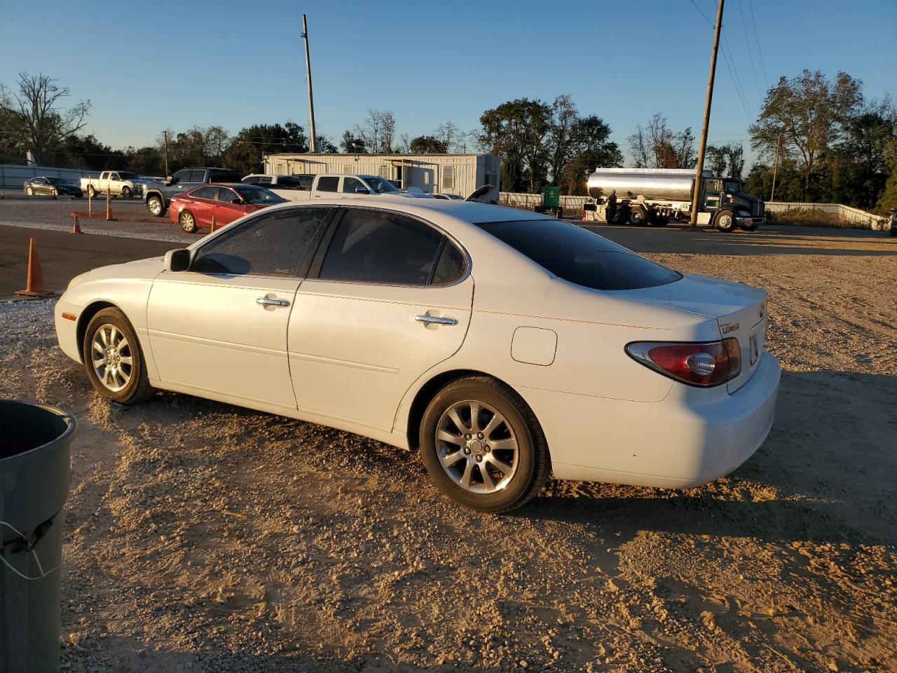 2003 Lexus ES - Image 2