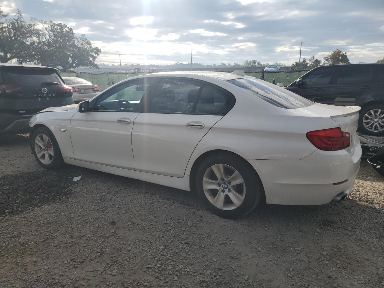 VIN WBAXG5C54DD230425 2013 BMW 5 SERIES no.2