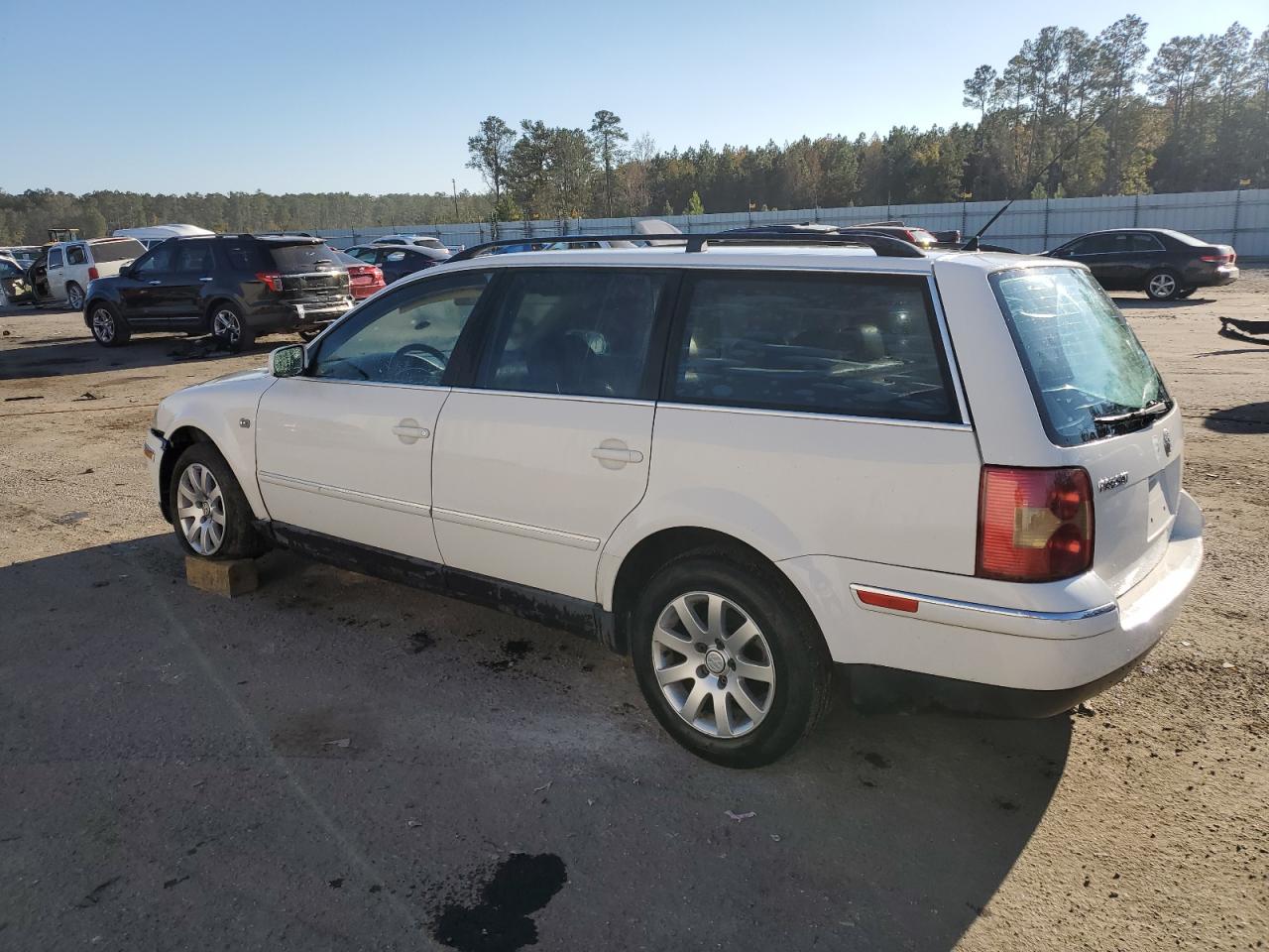 2003 Volkswagen Passat - Image 2