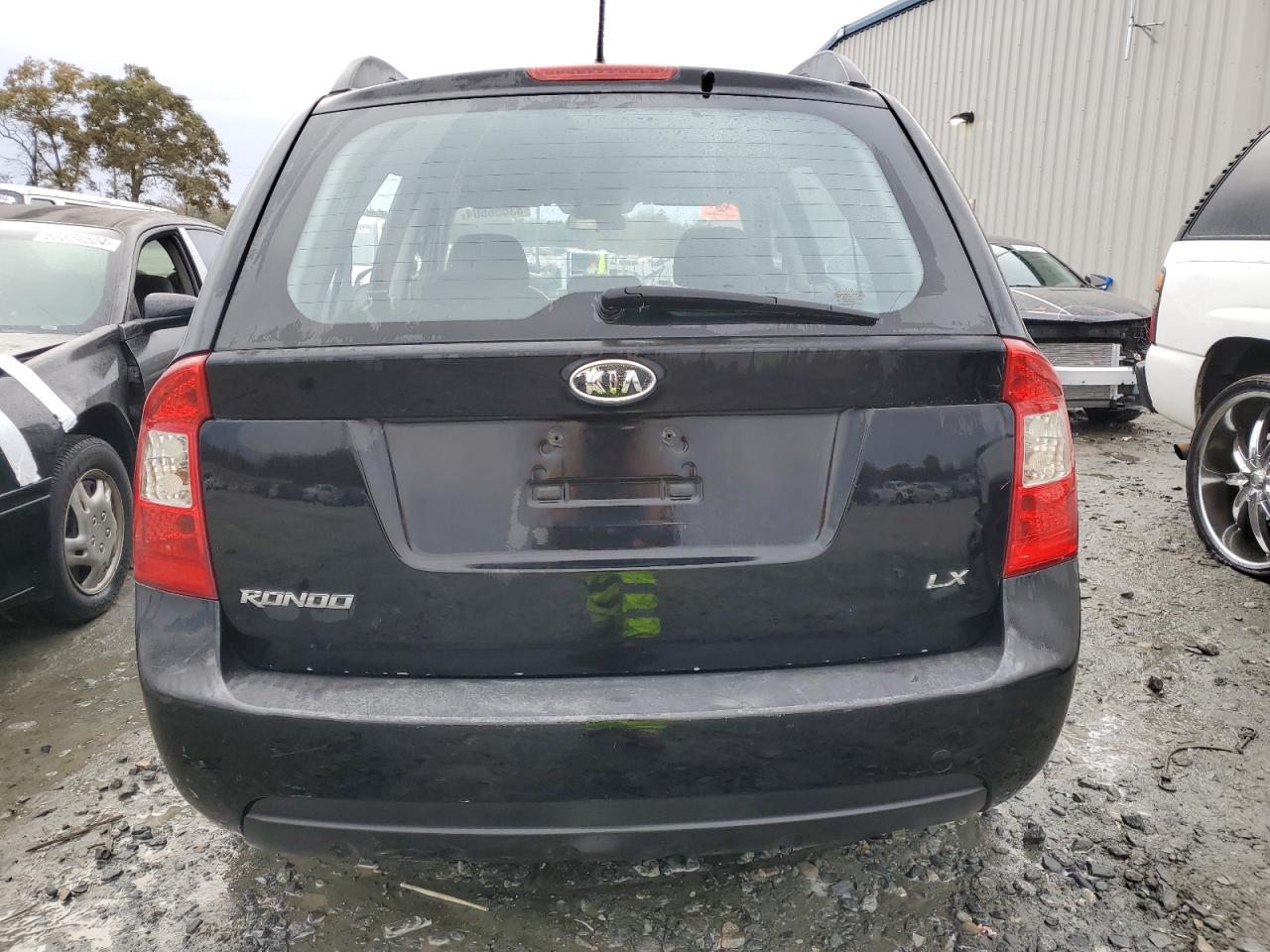 2009 Kia Rondo Base VIN: KNAFG528697260135 Lot: 83556604