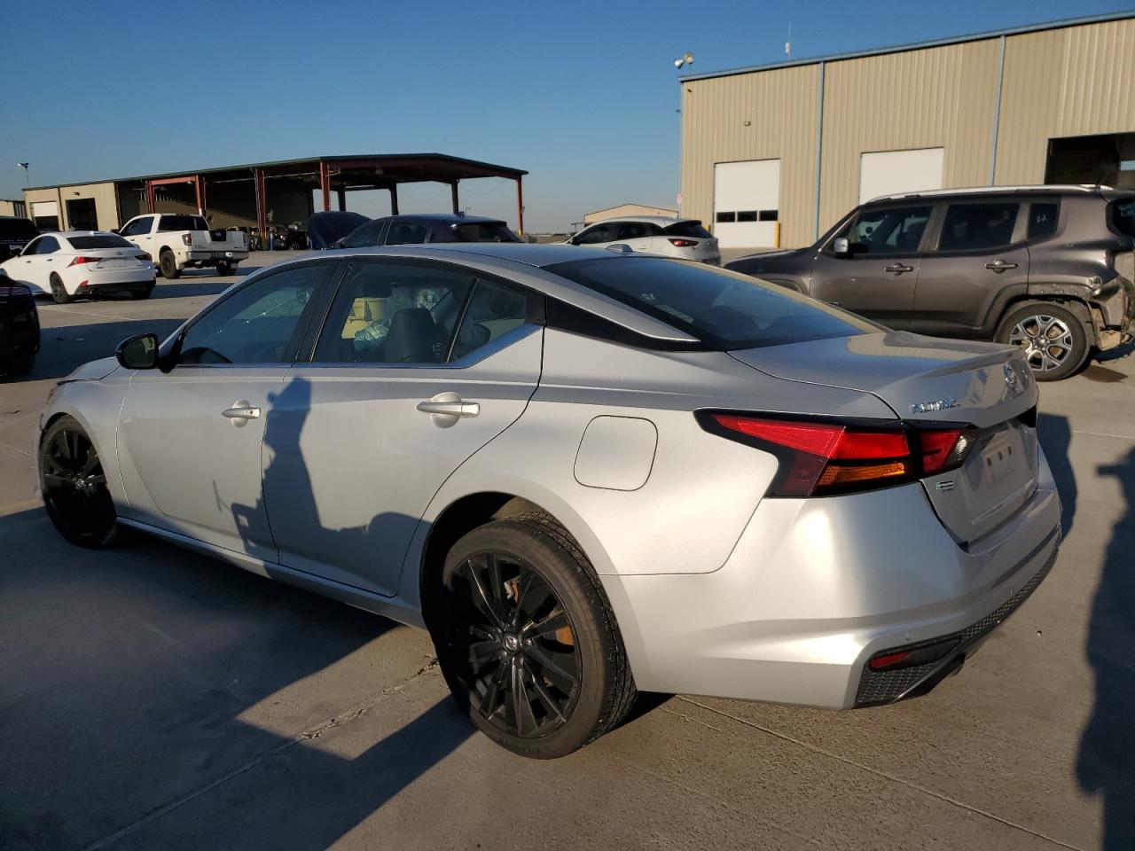 2021 Nissan Altima - Image 2