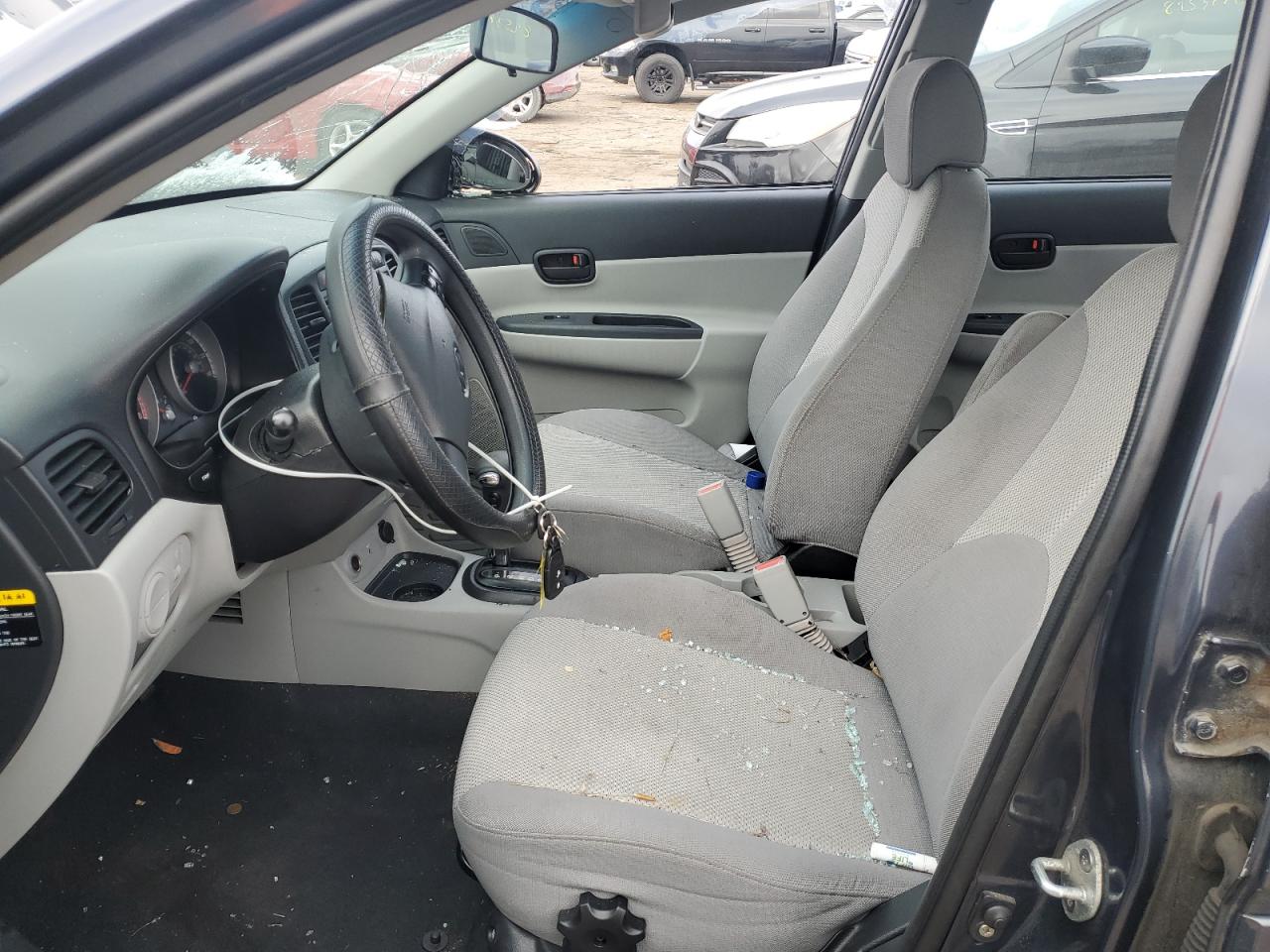 2009 Hyundai Accent - Image 7