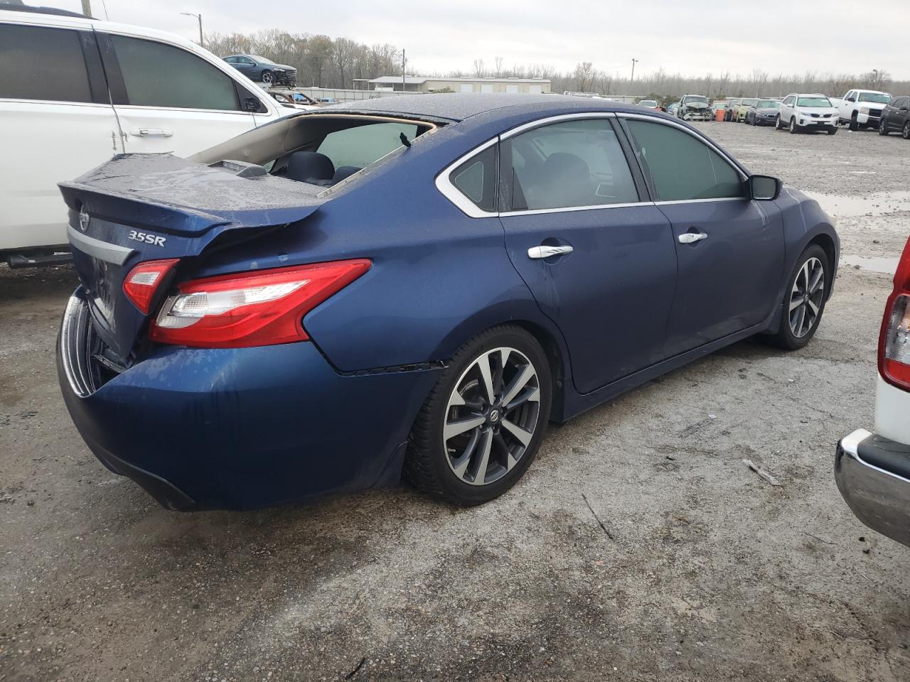 2016 Nissan Altima - Image 3