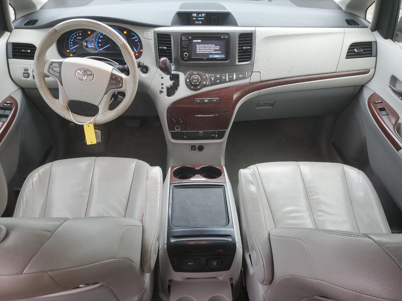 2012 Toyota Sienna - Image 8