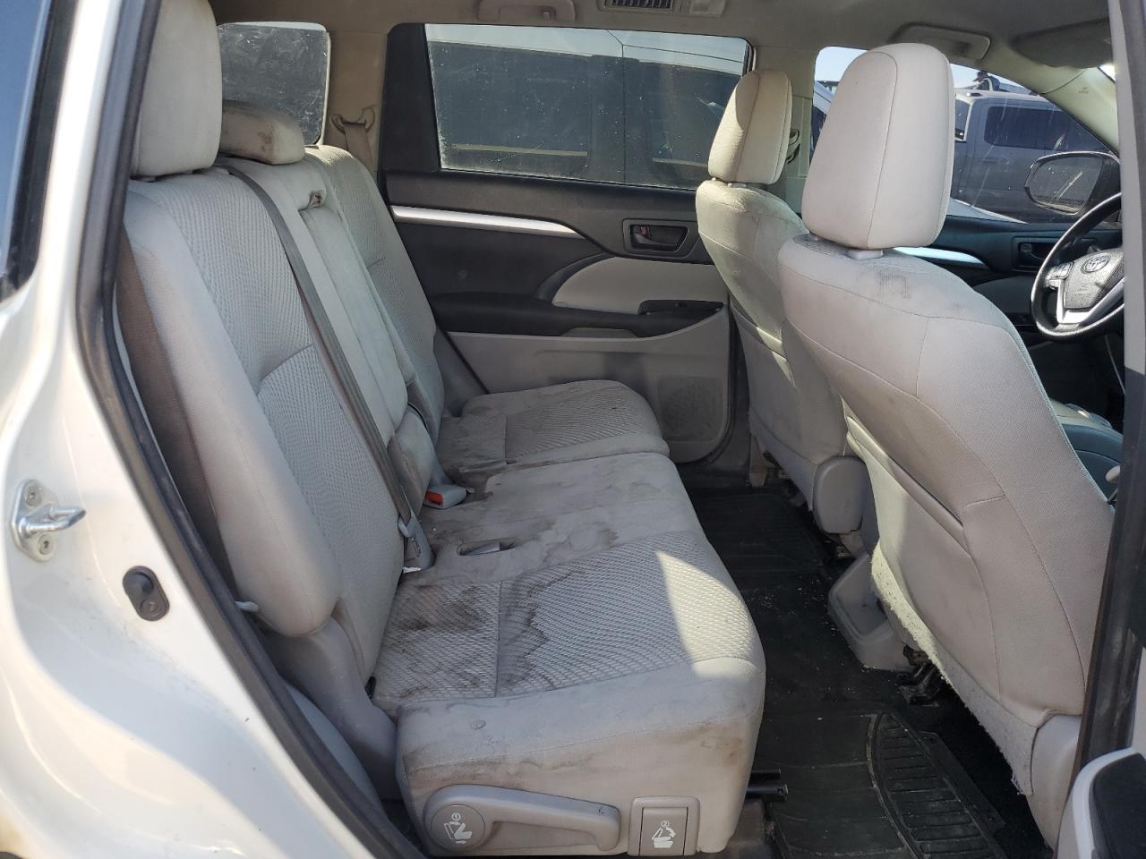 2017 Toyota Highlander - Image 11