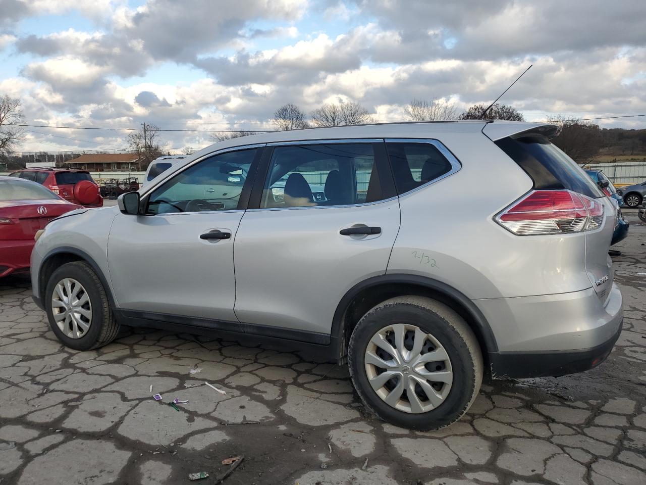 2016 Nissan Rogue - Image 2