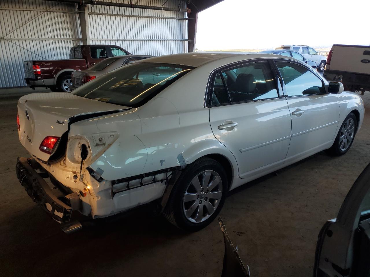 2006 Toyota Avalon - Image 3