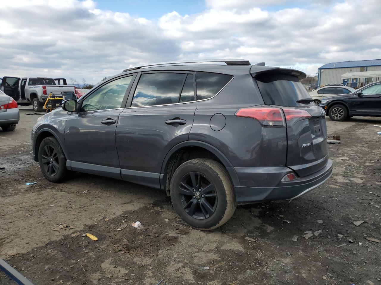 VIN JTMRFREV5GJ063114 2016 TOYOTA RAV4 no.2