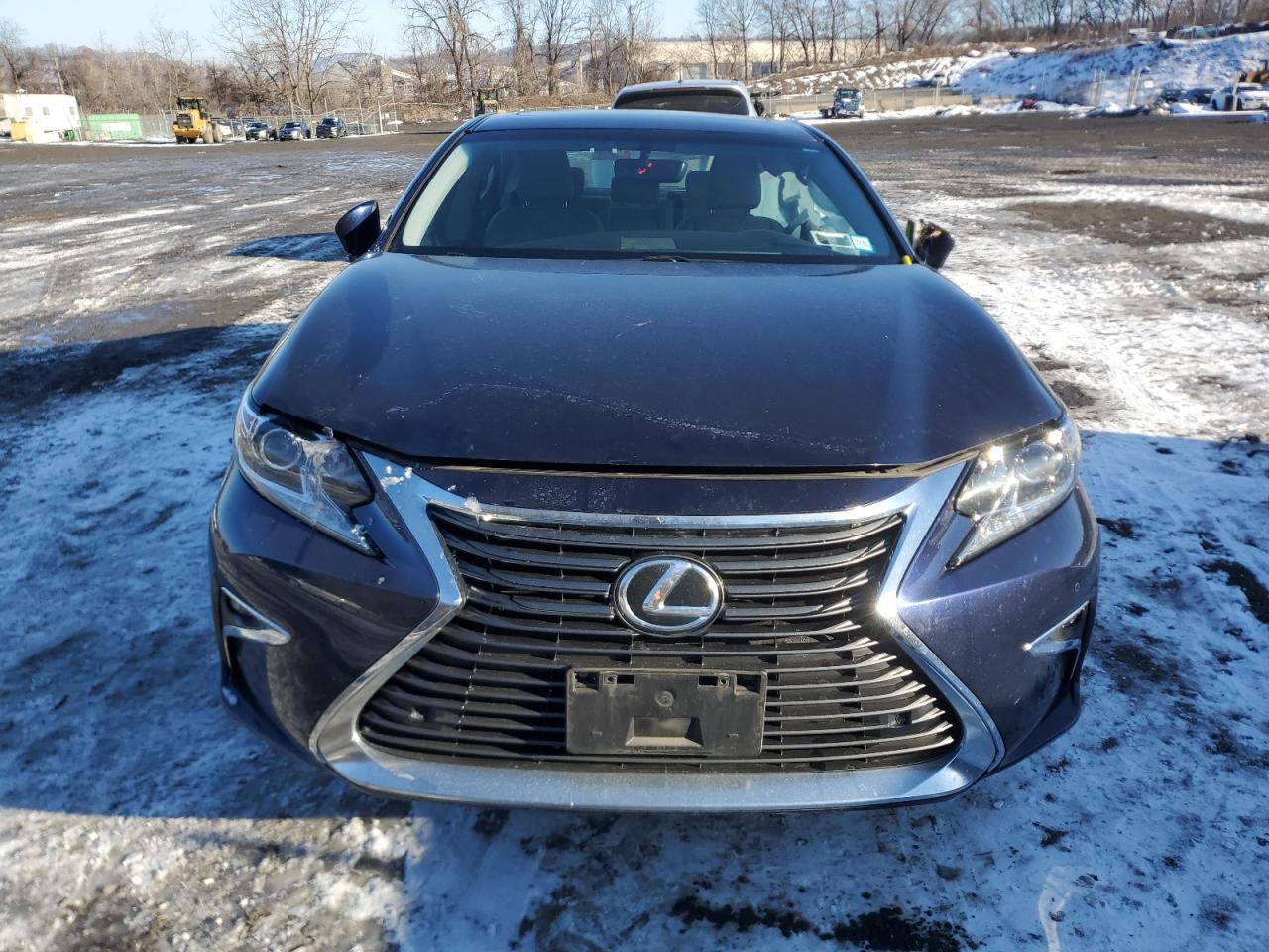 2016 Lexus ES - Image 5