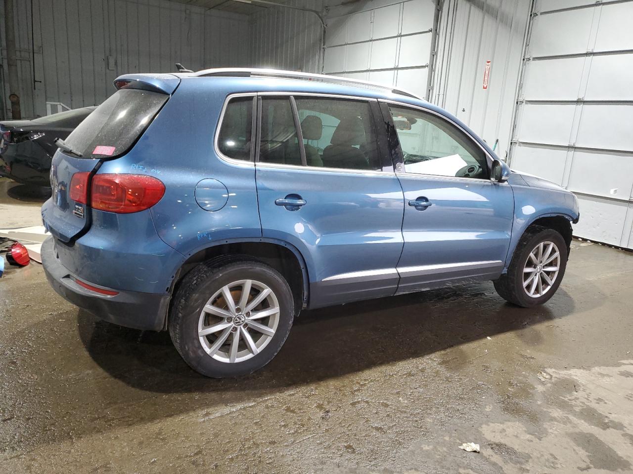 2017 Volkswagen Tiguan - Image 3