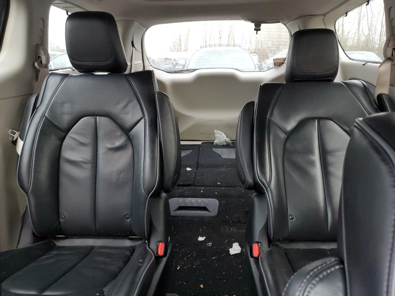 2018 Chrysler Pacifica - Image 10