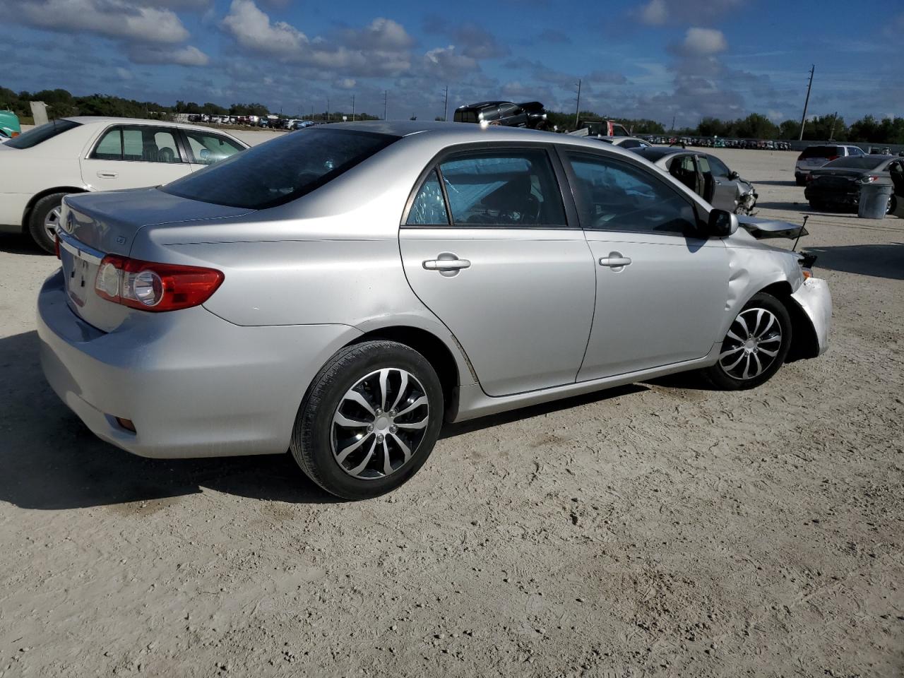 VIN 5YFBU4EE1DP113797 2013 TOYOTA COROLLA no.3