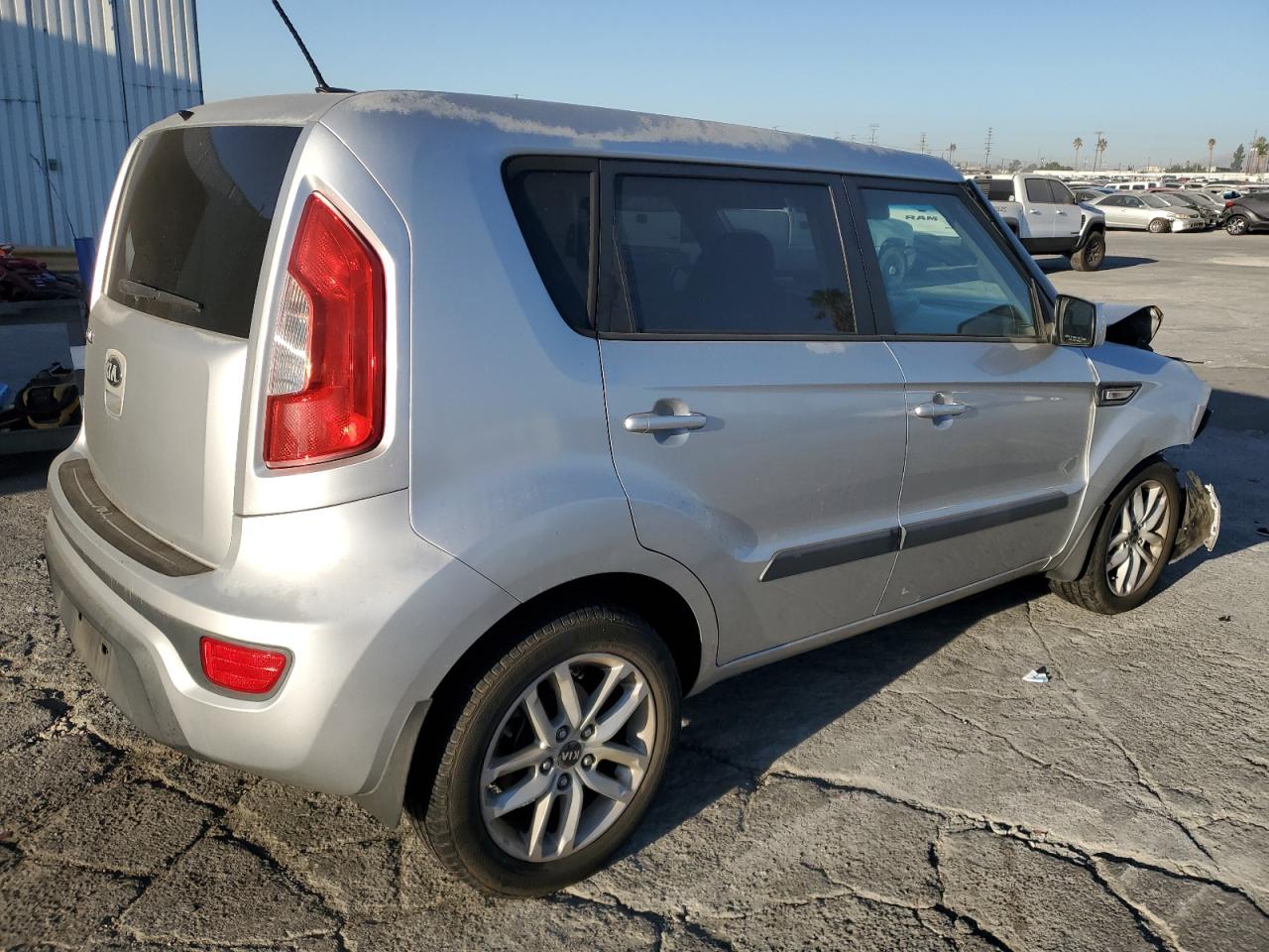 VIN KNDJT2A54D7533337 2013 KIA SOUL no.3