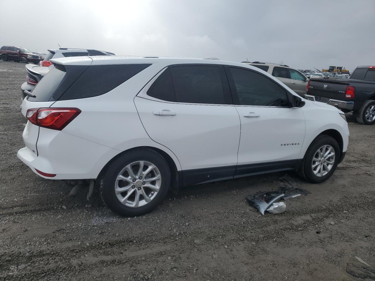 VIN 2GNAXKEV6K6218462 2019 CHEVROLET EQUINOX no.3