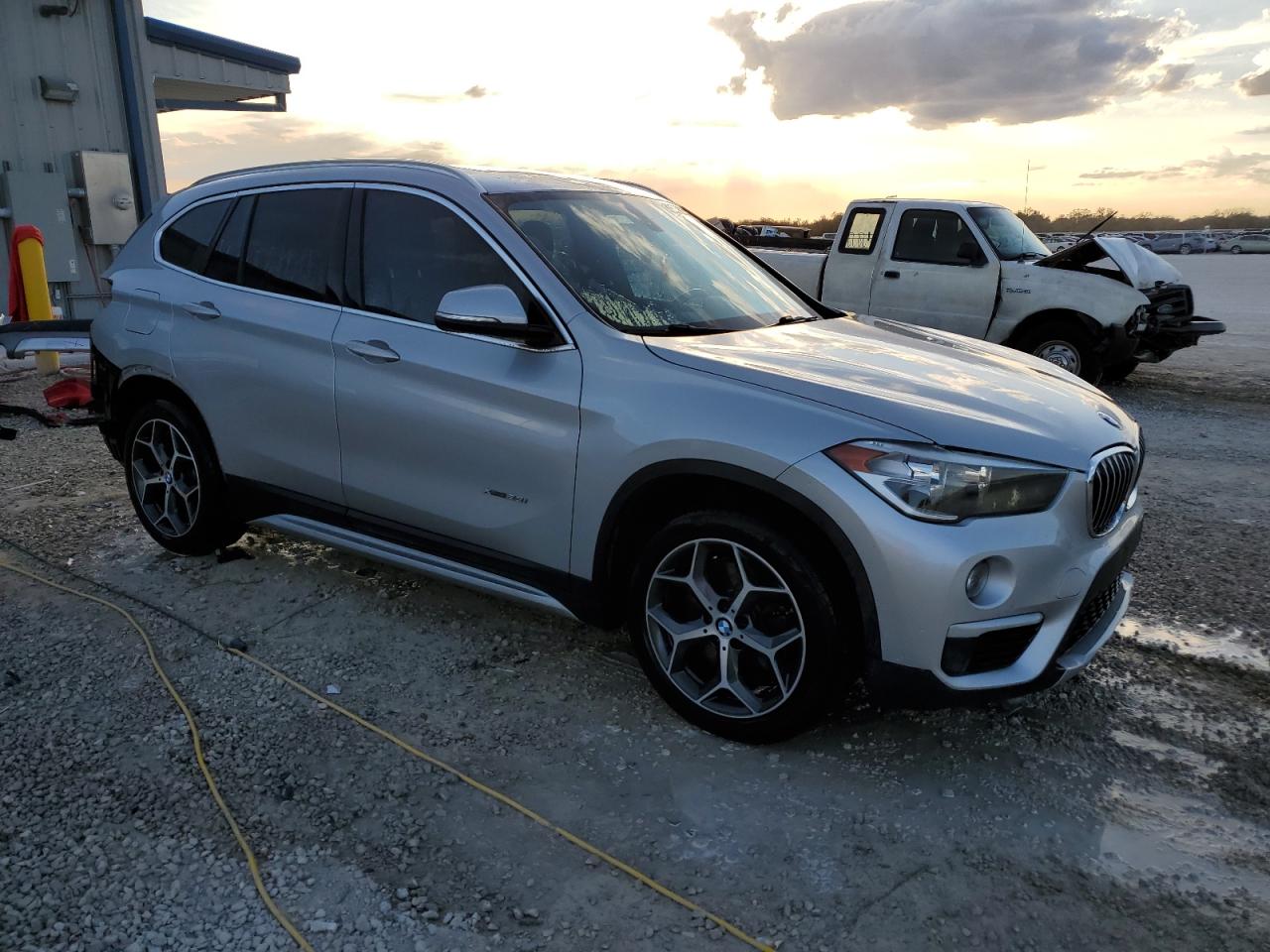 VIN WBXHT3C37J5K24228 2018 BMW X1 no.4