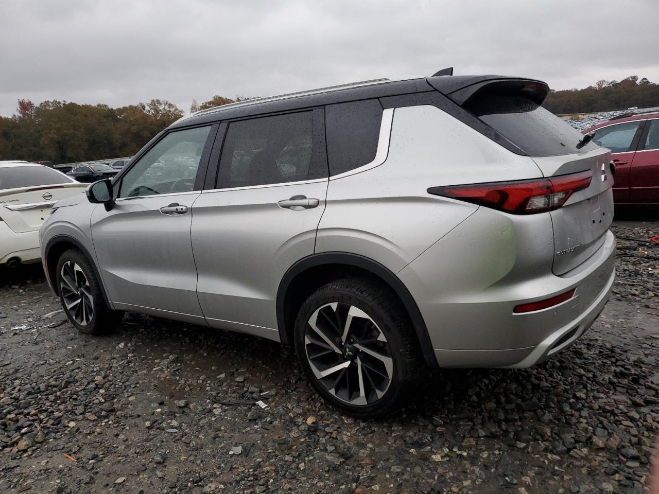 2024 Mitsubishi Outlander - Image 2