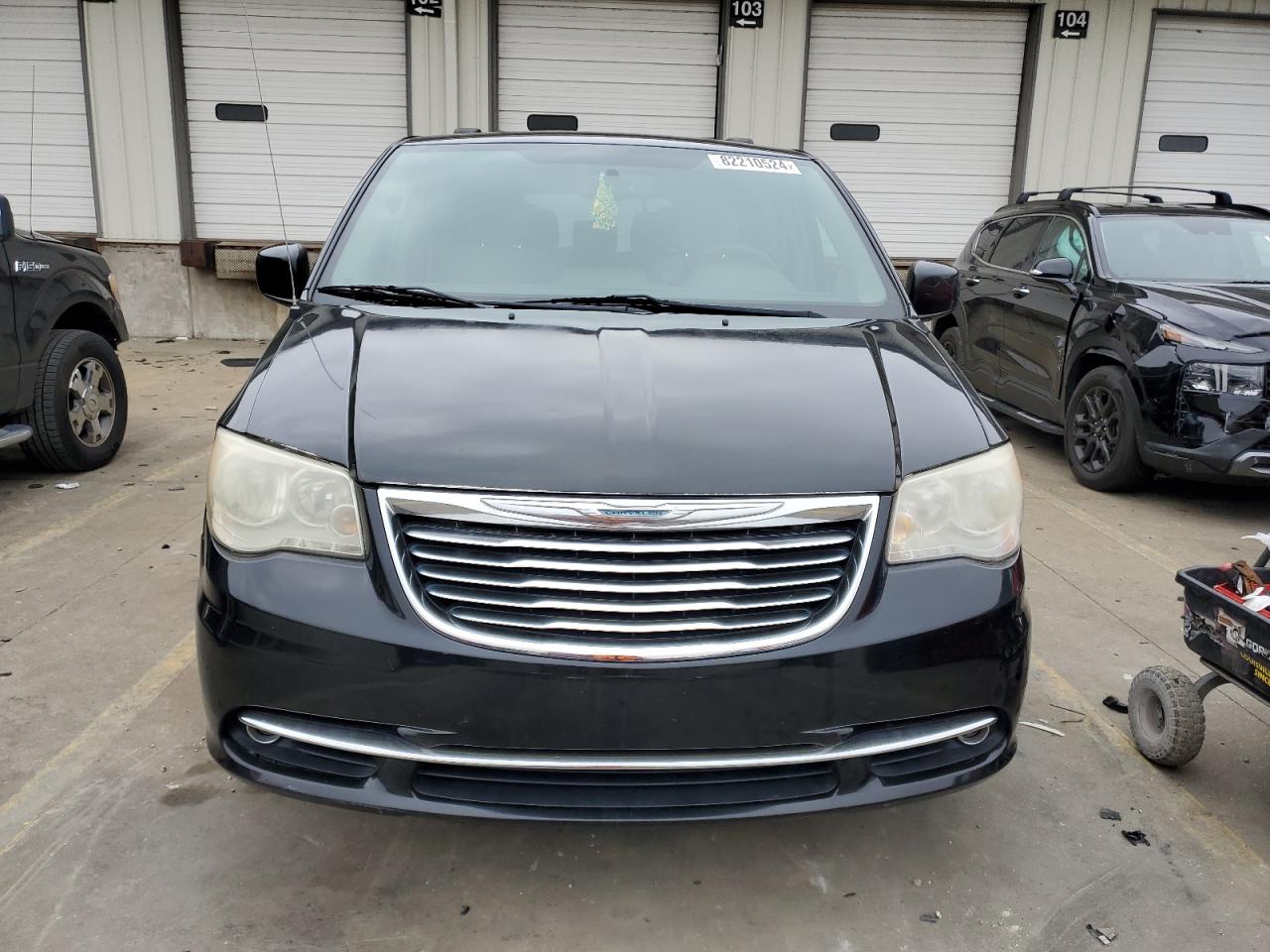 2013 Chrysler Town & Country - Image 5
