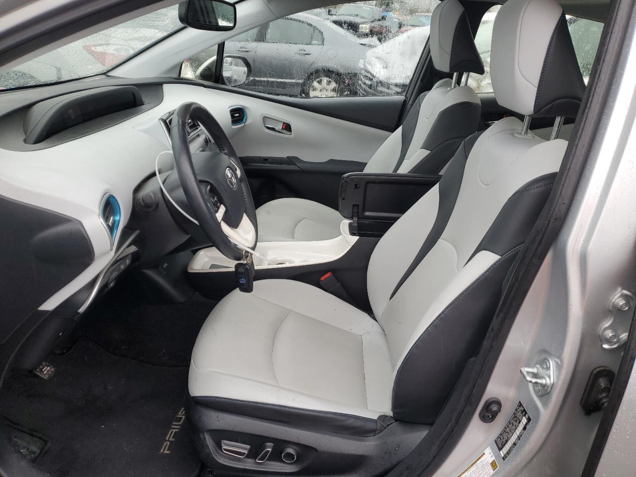 2016 Toyota Prius - Image 7