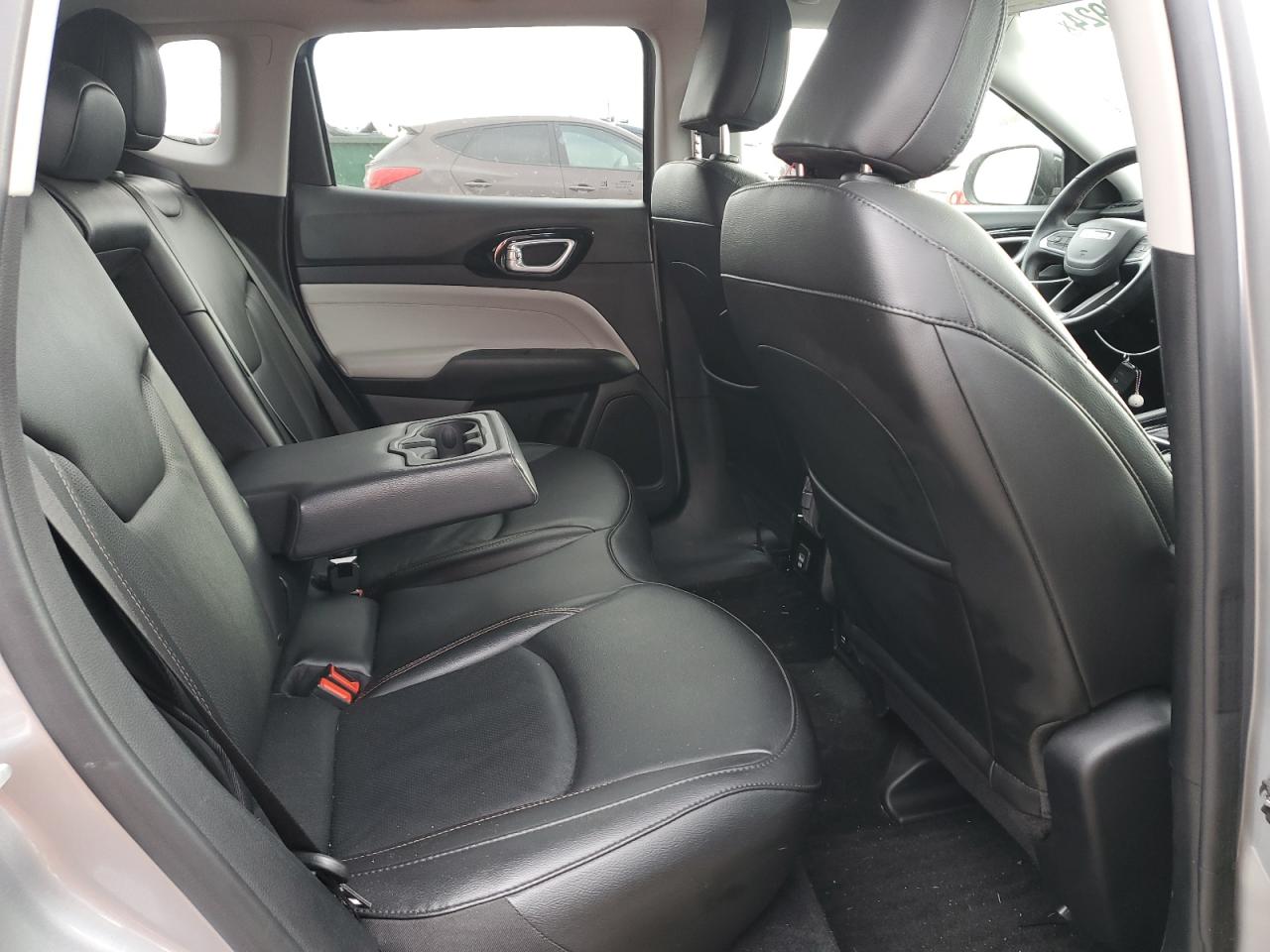 2022 Jeep Compass - Image 12