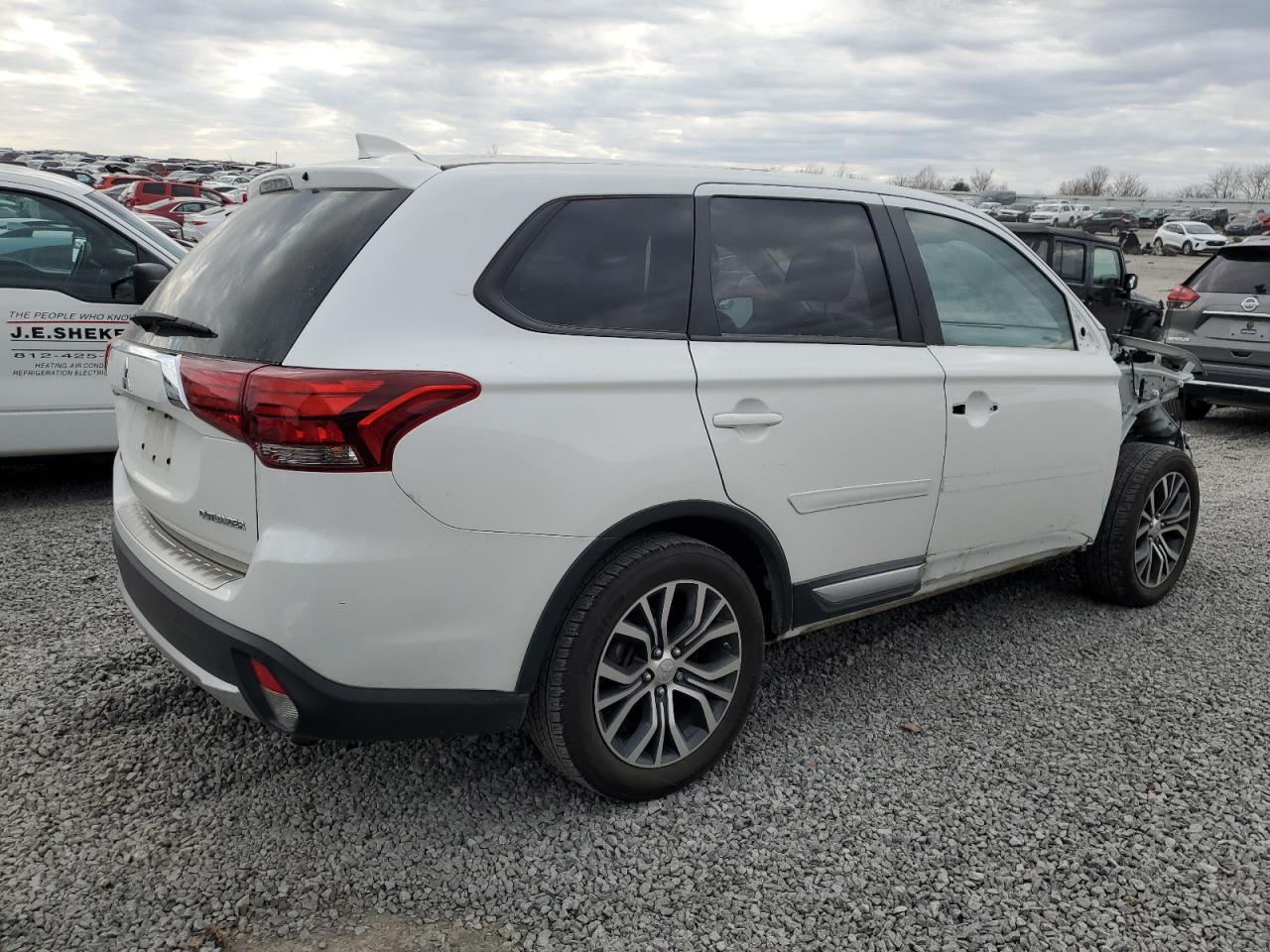 2017 Mitsubishi Outlander Es VIN: JA4AD2A32HZ000726 Lot: 85698214