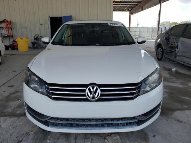 Sedans VOLKSWAGEN PASSAT 2014 White