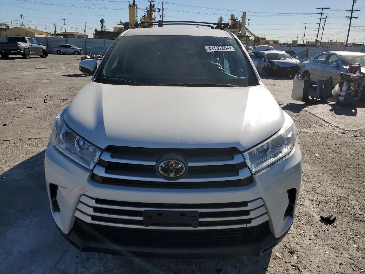 VIN 5TDZARFH9JS038914 2018 TOYOTA HIGHLANDER no.5