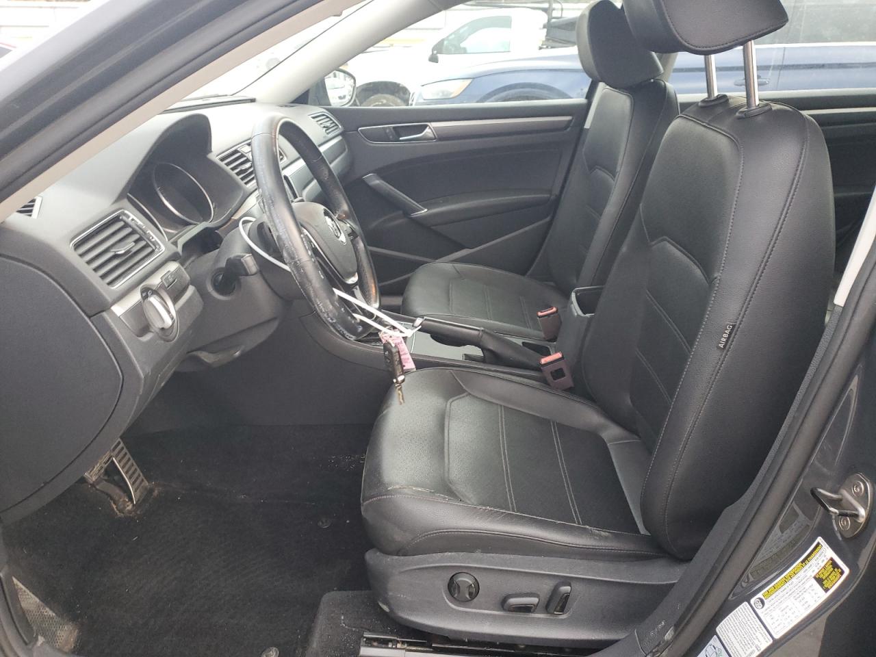 2017 Volkswagen Passat - Image 7