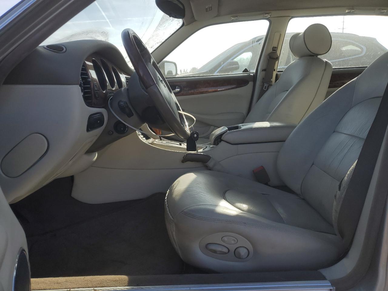 1999 Jaguar Vandenplas VIN: SAJKX6040XC857312 Lot: 84918704