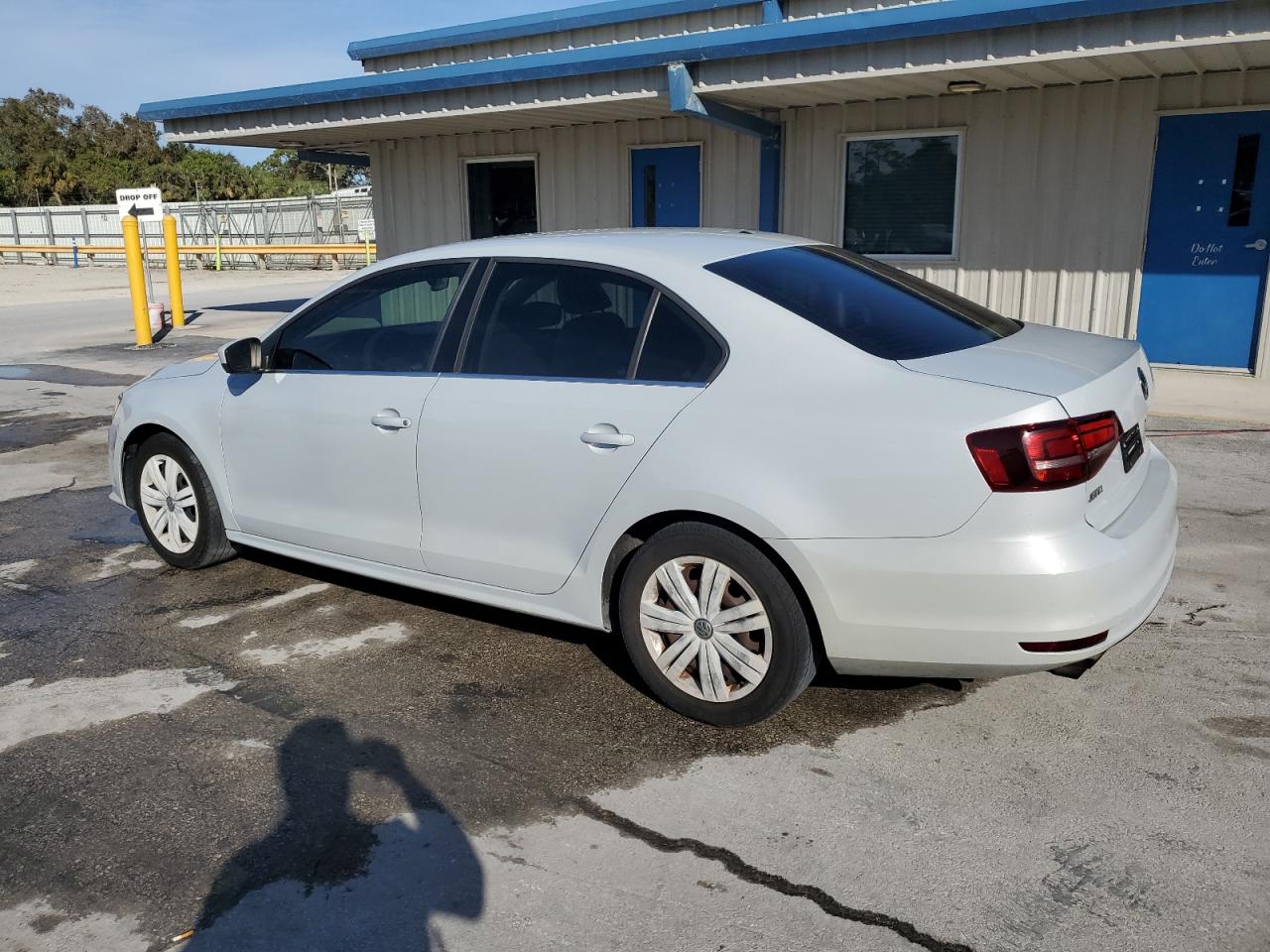 2017 Volkswagen Jetta - Image 2