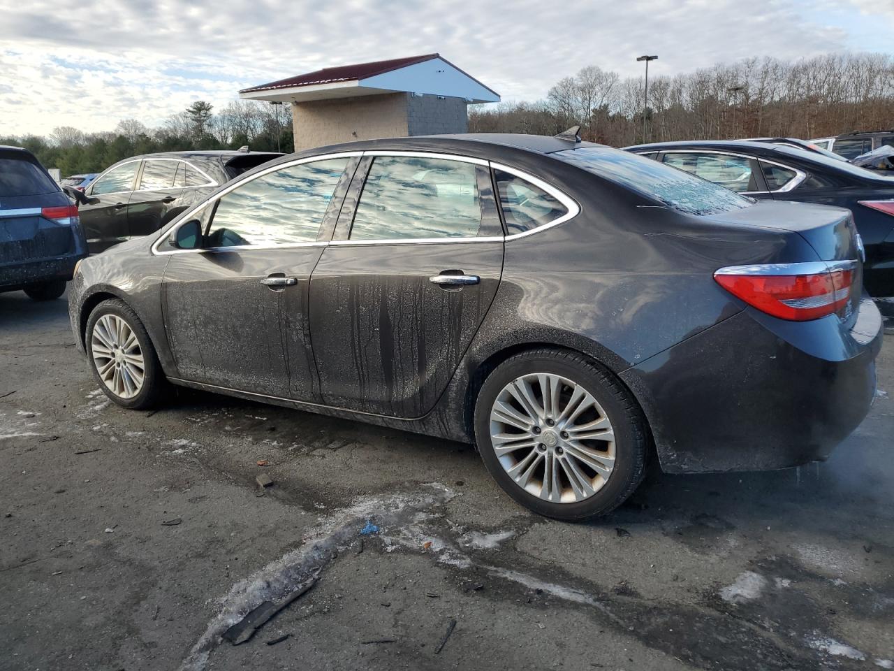 VIN 1G4PP5SK2D4197463 2013 BUICK VERANO no.2