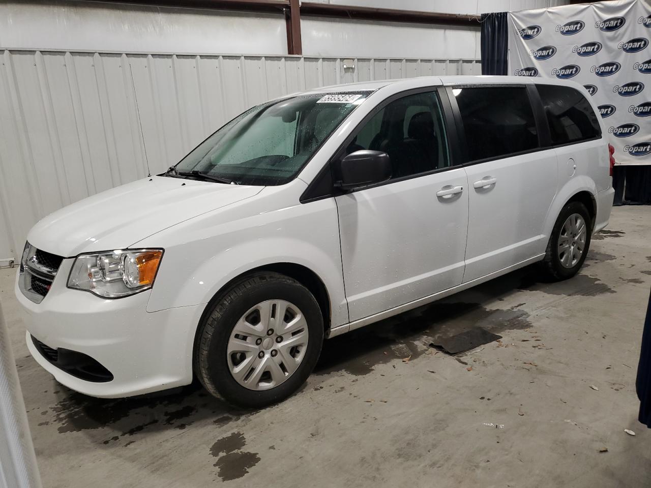 VIN 2C4RDGBG2JR302928 2018 DODGE CARAVAN no.1