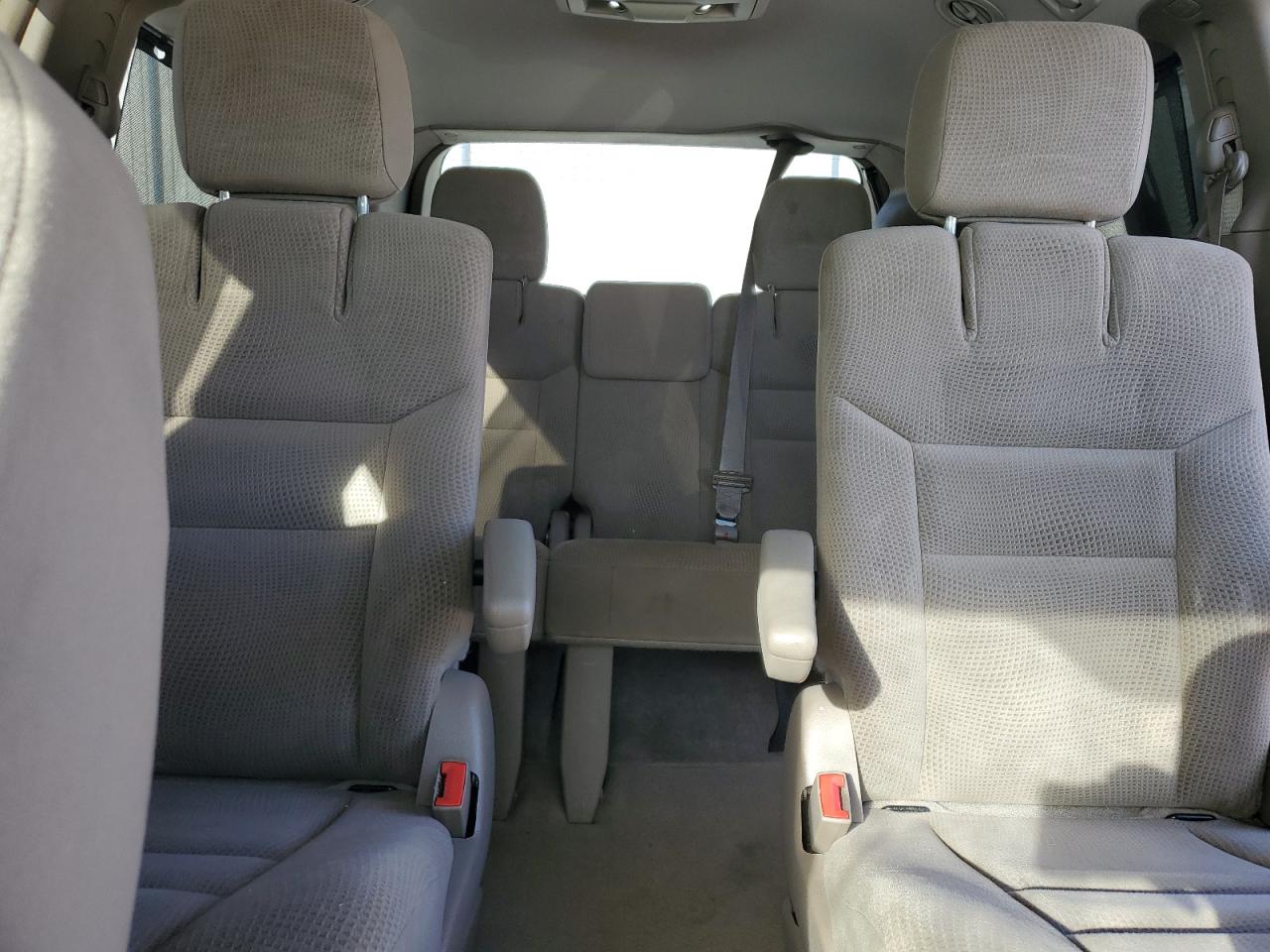 2016 Chrysler Town & Country - Image 10