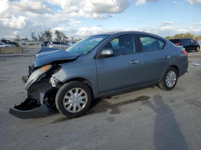  NISSAN VERSA 2013 Srebrny