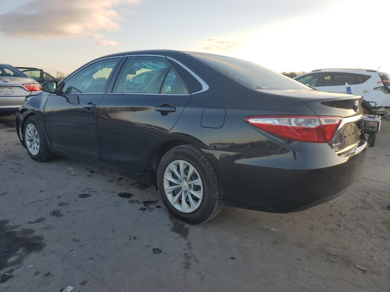 VIN 4T1BF1FK8HU745410 2017 TOYOTA CAMRY no.2