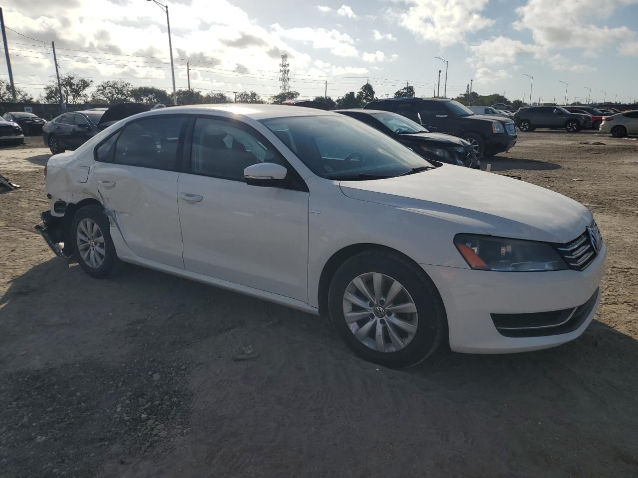 VIN 1VWAH7A35EC012582 2014 VOLKSWAGEN PASSAT no.4