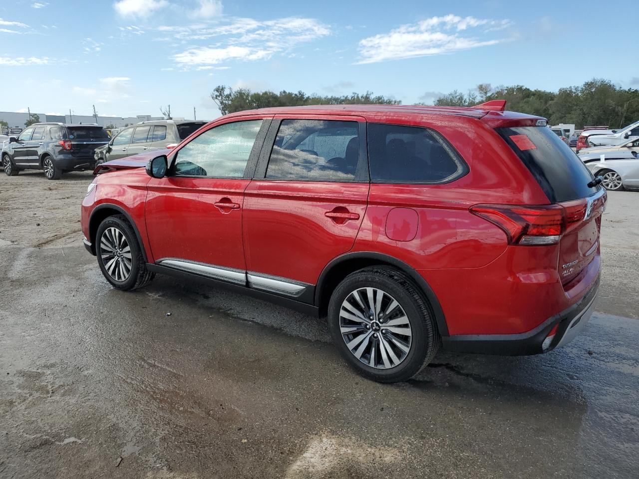 2020 Mitsubishi Outlander - Image 2