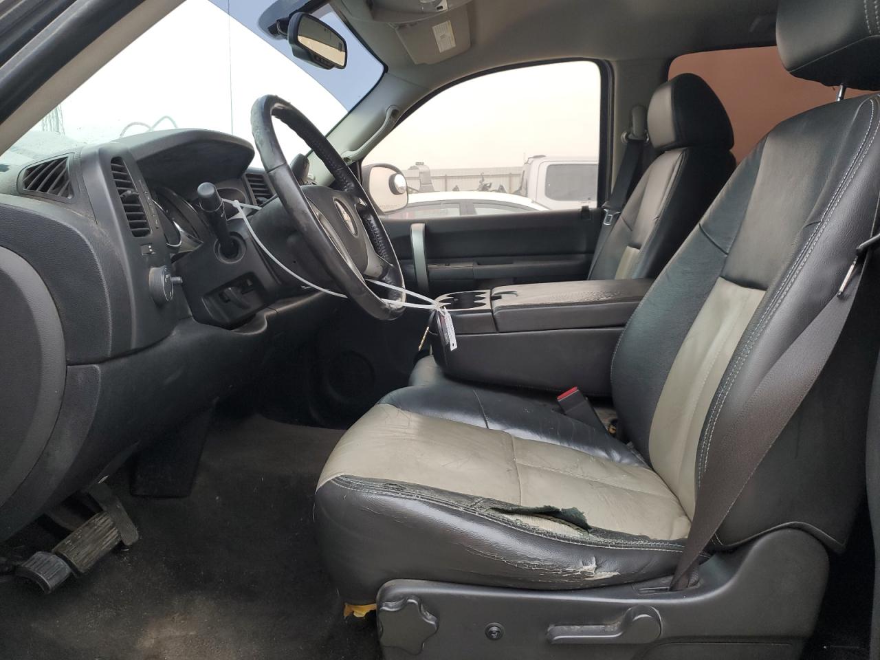 2007 Chevrolet Silverado - Image 7