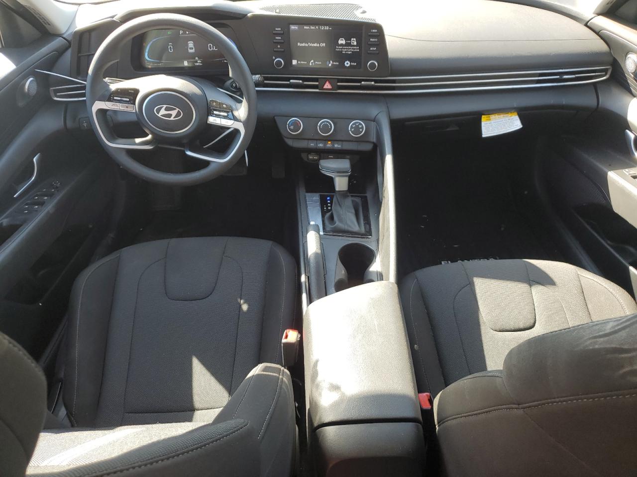 2024 Hyundai Elantra - Image 8
