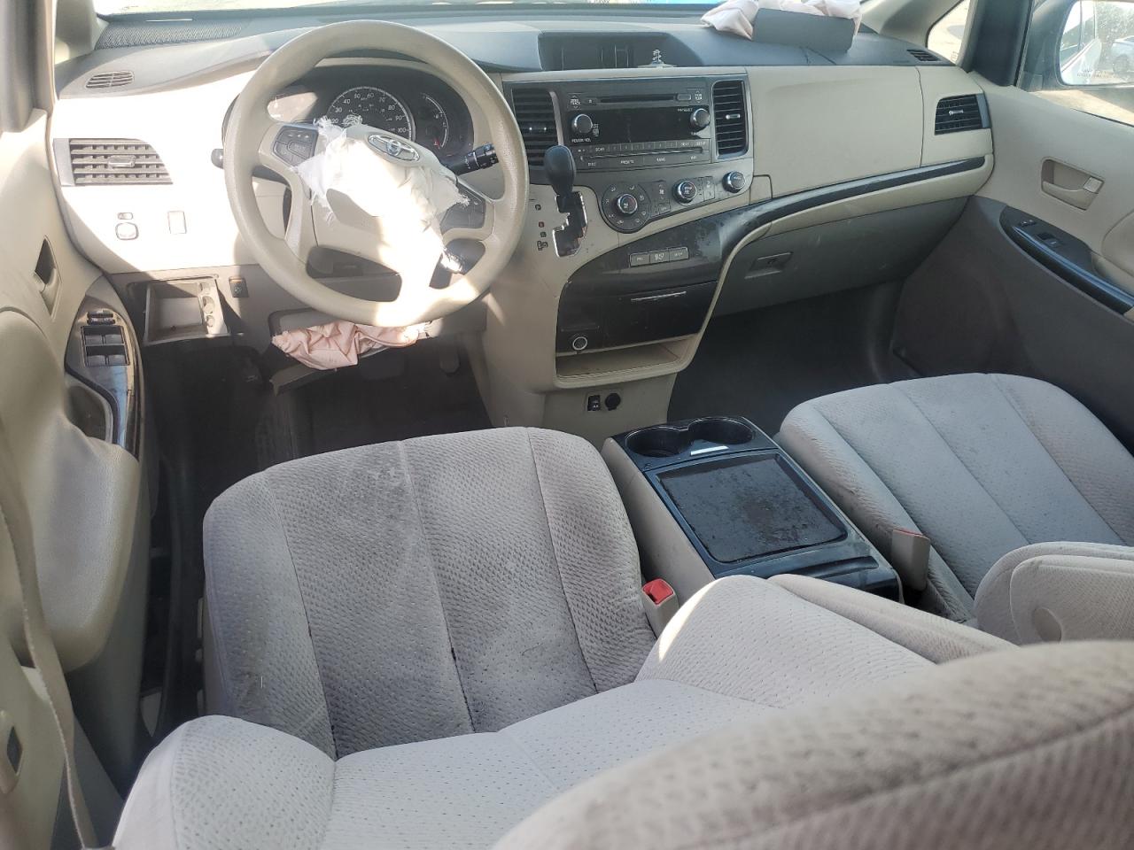 2011 Toyota Sienna - Image 8