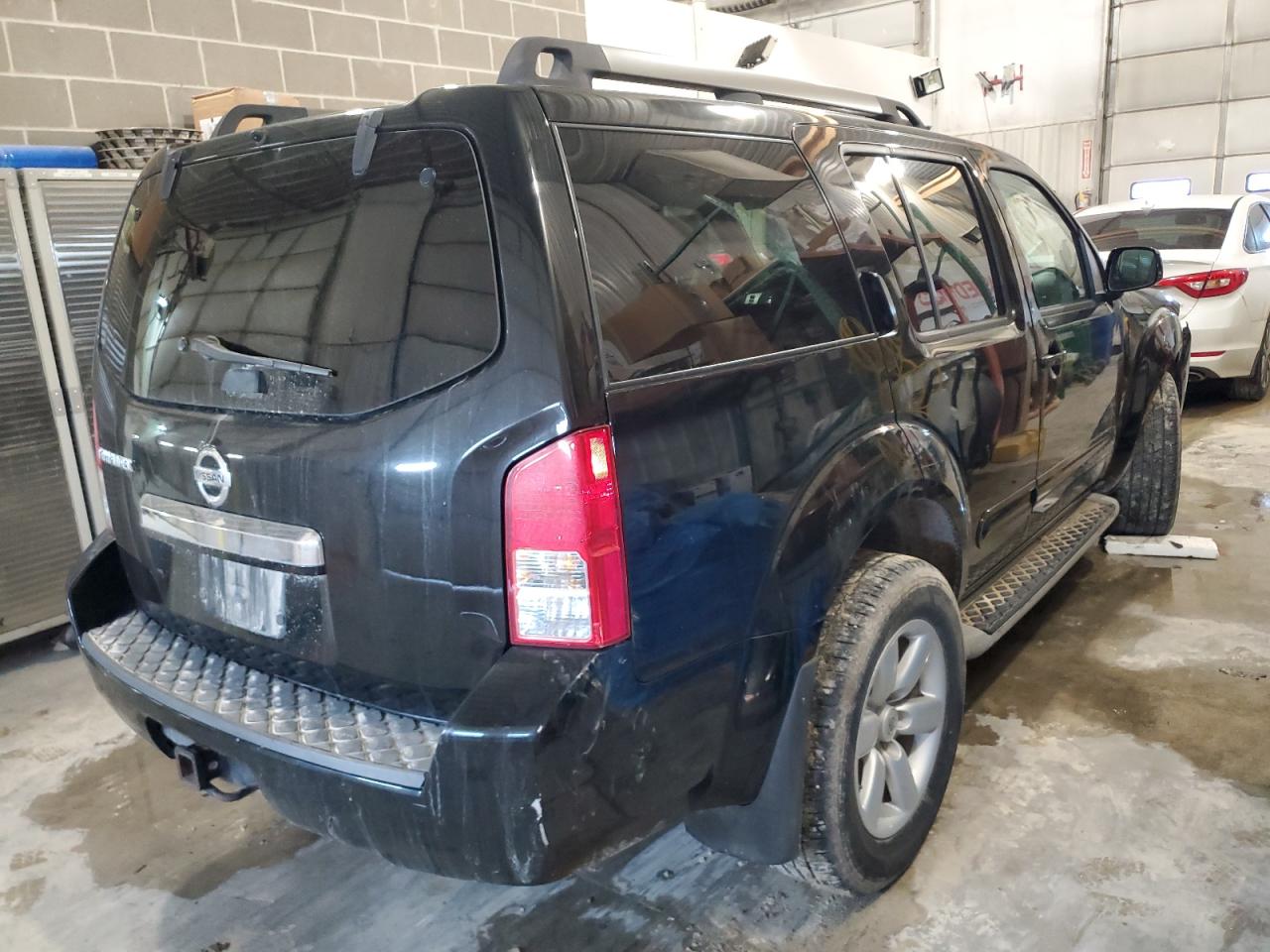 2011 Nissan Pathfinder - Image 3