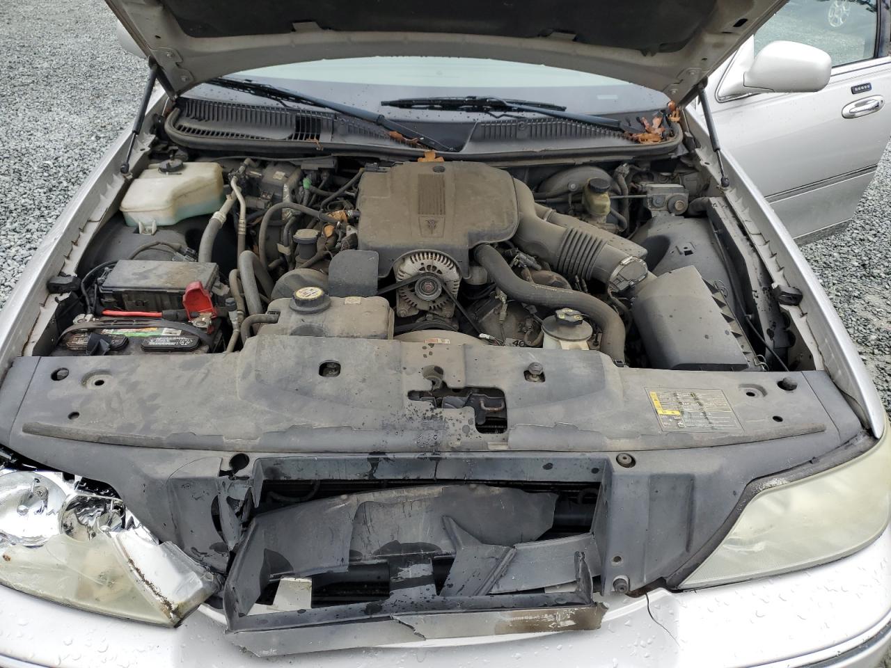 2004 Lincoln Town Car - Image 12