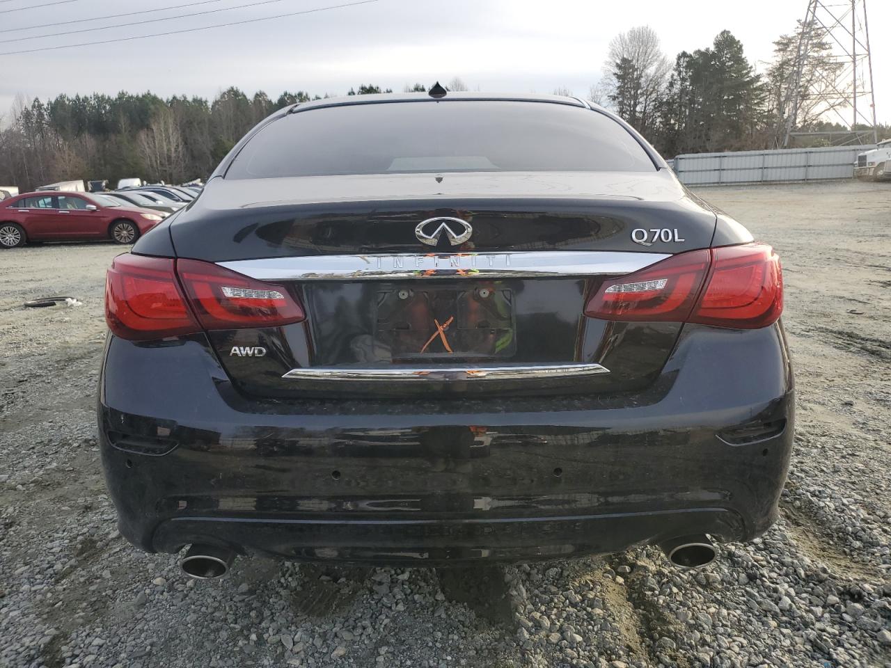 2015 Infiniti Q70 - Image 6