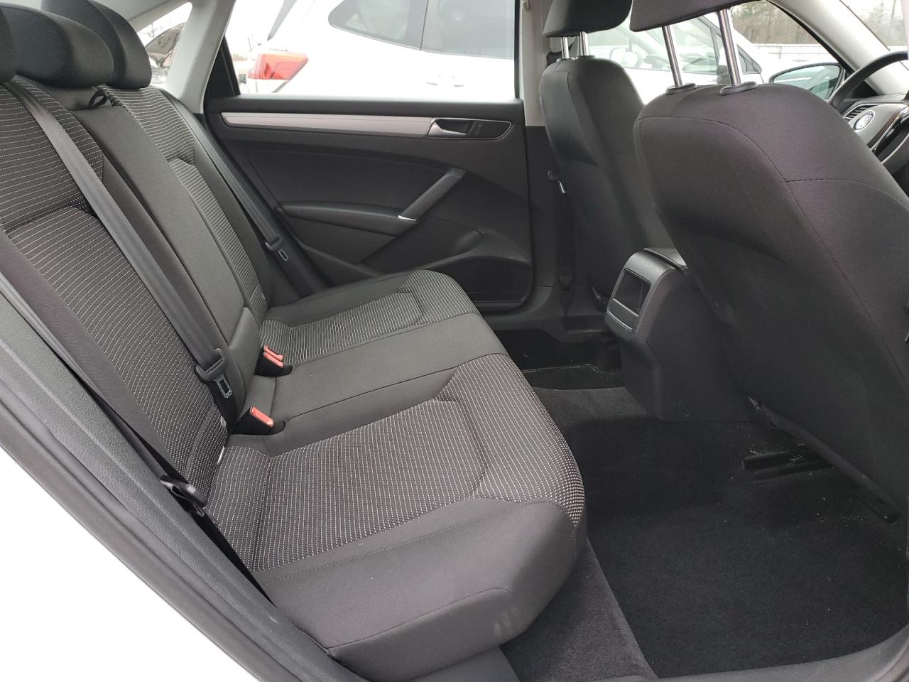 2016 Volkswagen Passat - Image 10