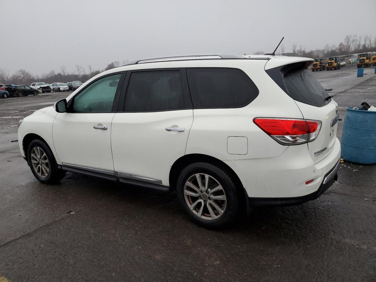 2014 Nissan Pathfinder - Image 2